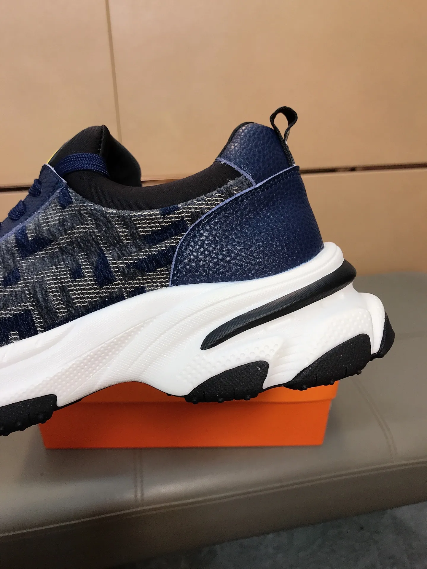 Factory price 442 💥💥🔺🔺FENDI [Fendi] Men’s new casual shoes are a hit! , that kind of calm connotation️elegant taste is indescribable to start the journey of fashionable shoes💍💍to cope with various occasions calmly! The momentum of the big names speaks for itself! Comfortable and comfortable on the feet! Materials: Imported printed materials, stitched with cowhide design, sheepskin feet, a fashion must-have! Code number: 38-44